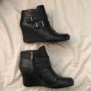 Kenneth Cole Reaction House Jump Wedge Booties
